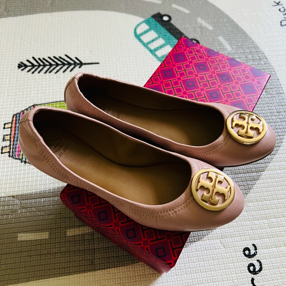 Tory Burch flats 5.5